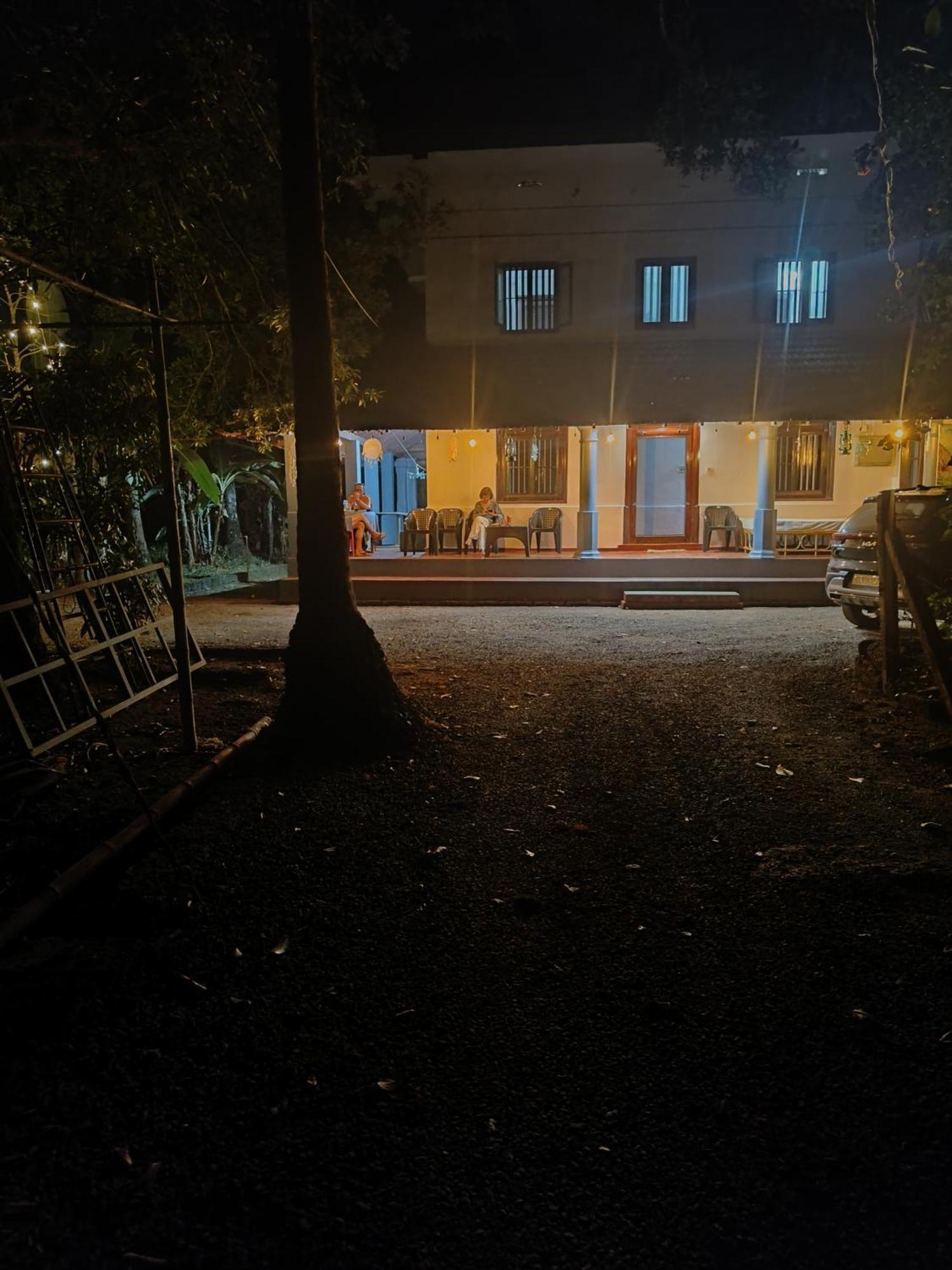 Bed and Breakfast Perch Next Door Каннур Экстерьер фото